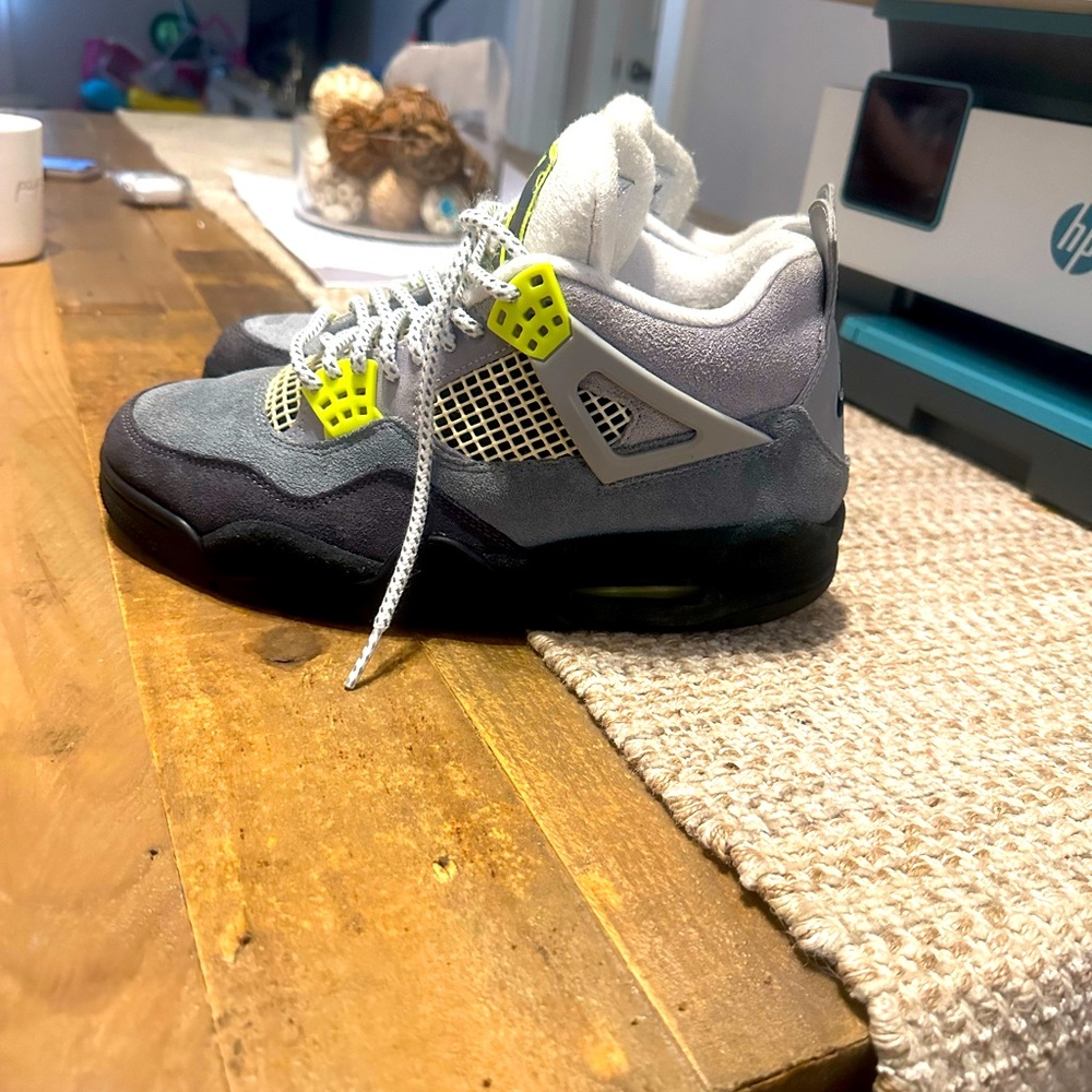 Jordan’s Retro SE 95 Neon’s